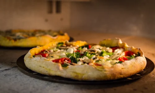 Przepis na pizzę na grubym cieście: Wyjątkowy smak w każdym kęsie